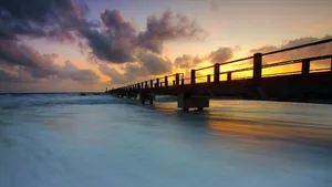 高清海上栈桥图片_2