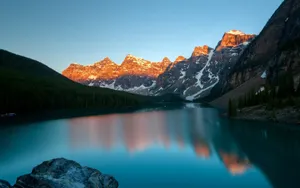 优美的冰碛湖风景图片_4