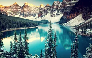 优美的冰碛湖风景图片_8