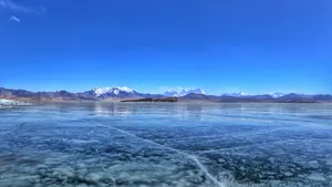 西藏冬季的少女之湖普姆雍措图片_2