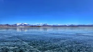 西藏冬季的少女之湖普姆雍措图片_3