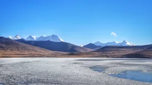 西藏冬季的少女之湖普姆雍措图片_12