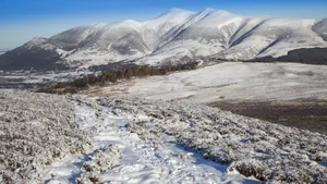 冬季高山雪景图片壁纸_3