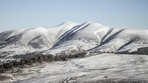 冬季高山雪景图片壁纸_8