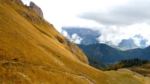 优美怡人的山川景色图片_2