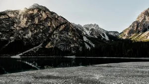 陡峭的山峰山脉图片_13