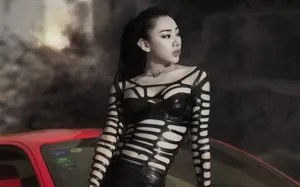 艺术美女汽车宽屏壁纸_7