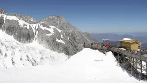 玉龙雪山风景图片_3