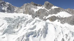 玉龙雪山风景图片_7