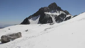 玉龙雪山风景图片_11