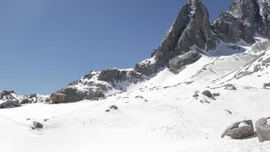 玉龙雪山风景图片_12