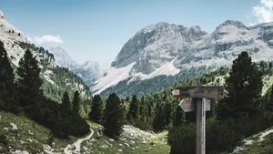 美丽的雪山风景图片_3