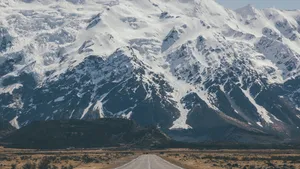 美丽的雪山风景图片_4