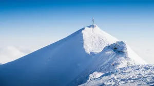 美丽的雪山风景图片_7