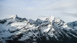 美丽的雪山风景图片_9