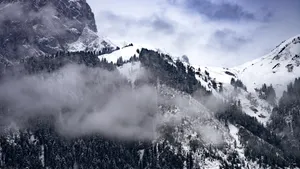 美丽的雪山风景图片_12