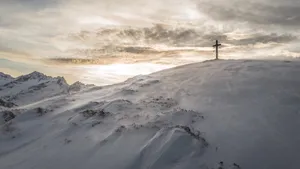 美丽的雪山风景图片_14