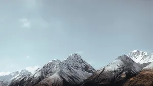 冰冷的雪山风景图片_3