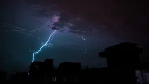 自然天空闪电图片_11