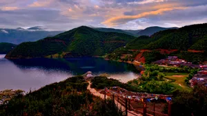 云南泸沽湖风景图片_8