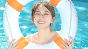 俏丽的泳装美女清凉写真图片
