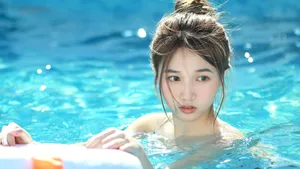 俏丽的泳装美女清凉写真图片_4