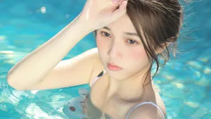 俏丽的泳装美女清凉写真图片_7