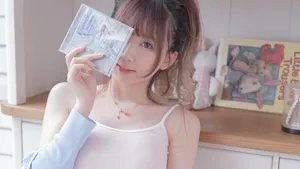 粉嘟嘟的吊带美女图片_9