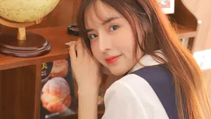 甜美长发美女写真图片_10