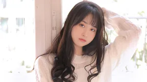 白皙养眼清纯美女写真图片