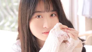 白皙养眼清纯美女写真图片_6