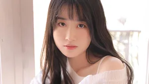 白皙养眼清纯美女写真图片_12