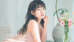 优雅清纯美女写真壁纸_2