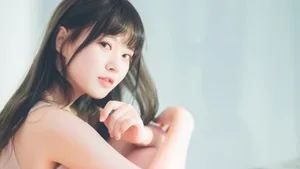 优雅清纯美女写真壁纸_5