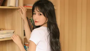 肤白貌美的女子图片_2