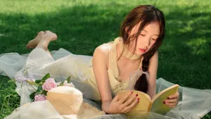 高清忧郁气质长裙女生图片_3