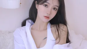 白嫩性感美女写真图片_9