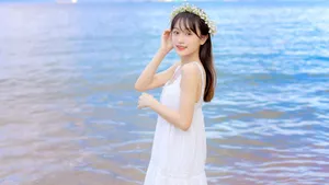 清新养眼美女海边写真图片_3