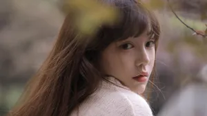纯情白嫩的少女户外写真图片_6