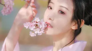 樱花树下的的美女图片_10