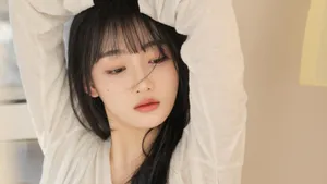 清新迷人少女白皙写真图片_2