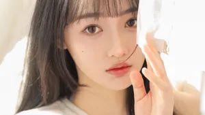 清新迷人少女白皙写真图片_3