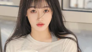 清新迷人少女白皙写真图片_4