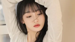 清新迷人少女白皙写真图片_6