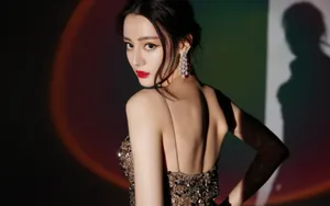 迪丽热巴亮片开叉裙性感壁纸_4
