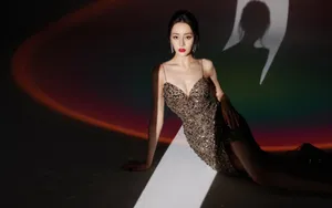 迪丽热巴亮片开叉裙性感壁纸_8
