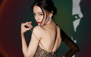 迪丽热巴亮片开叉裙性感壁纸_9