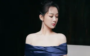 杨紫性感蓝色露肩裙图片_4