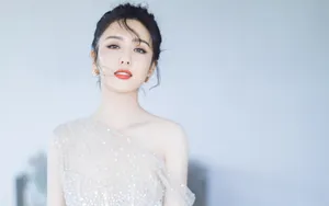 佟丽娅仙气肉色透明白裙图片_6