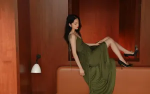 欧阳娜娜吊带裙性感写真_5